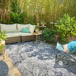 La Maison Bleue Guest house Molleges